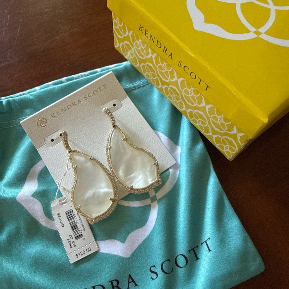 Kendra Scott tinley 14 k earrings mother of pearls brand new